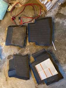 lot 229 image: Set of 4 Heavy Duty Rubber Car Floor Mats and Jumper Cables