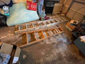 lot 232 image: Set of 2 Kelle Handyman Ladders - Aluminum and Wooden