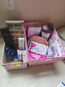 lot 245 image: Household Assortment USB Lighter, Socks, Face Masks & More