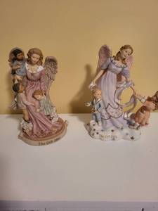 lot 267 image: Set of 2 Angelic Figurines from The Gift Series 2001, 2002