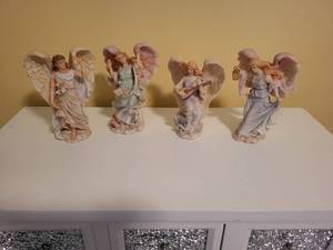 lot 268 image: Set of 4 Seraphim Classics Angel Figurines