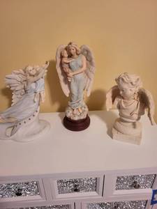 lot 274 image: Set of 3 Angel Figurines and Bust