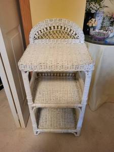 lot 280 image: White Wicker Three-Tier Shelving Unit