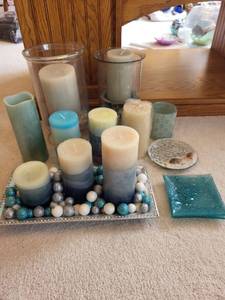 lot 308 image: Decorative Candle and Glass Ornament Set
