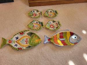 lot 314 image: Set of 7 Colorful Ceramic Fish-Shaped Serving Dishes