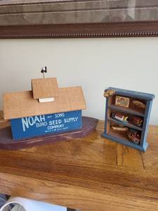 lot 320 image: Noahs Ark Handcrafted Wooden Bird Feeder and Miniature Display Set
