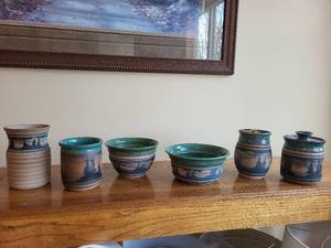 lot 323 image: Set of 6 Handmade Ceramic Vases and Bowls with Scenic Design