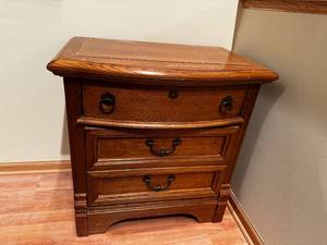 lot 2 image: Vintage Wooden 3-Drawer Nightstand with Brass Handles