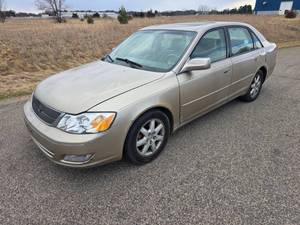 lot 6 image: 2000 Toyota Avalon XL
