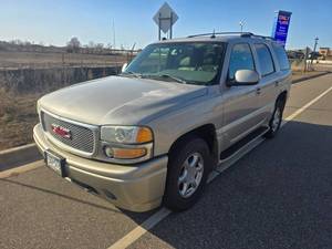 lot 5 image: 2004 GMC Yukon Denali