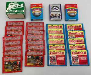 lot 4 image: Unsorted Misc. 1980s-90s Baseball Trading Cards Including Rookies