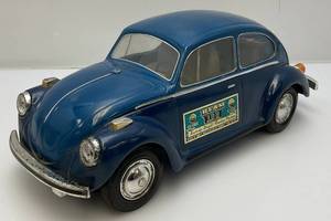 lot 67 image: Vintage Collectible VW Bug Jim Beam Decanter (EMPTY) Rear Bumper Repaired.
