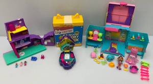 lot 127 image: Misc. POLLY POCKETS, Gabbys Dollhouse & Mini Mystry Foxy Box