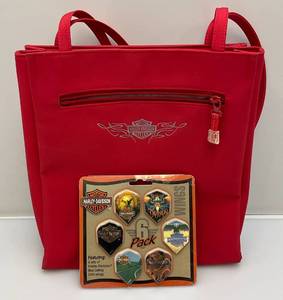 lot 134 image: HARLEY DAVIDSON Handbag & Dart Flights (NIB)