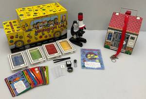 lot 138 image: The Magic School Bus Microsope Lab & Melissa & Doug Doorbell House