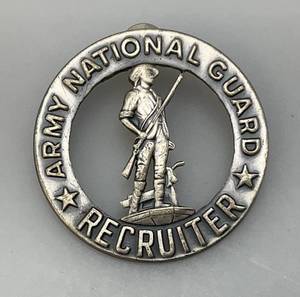 lot 156 image: Vintage (RARE) Army National Guard RECRUITER Pin 2