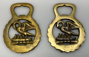 lot 166 image: Vintage Set Of  Brass Horse Harness Bridle Medallion With Lancashire Swans  2 58 x 3 12