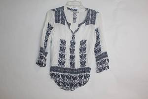 lot 6 image: Pale Sky Womens White and Blue Embroidered Blouse