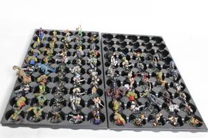 lot A-34 image: Collection of 100 Heroclix Miniature Figures with Base Dials