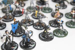 lot 36 image: Collection of 40 Heroclix Miniature Figures for Tabletop Gaming