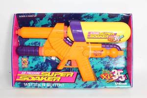 lot A-49 image: Vintage Larami Super Soaker XP 35 Air Pressure Water Gun