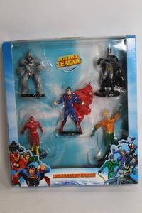 lot A-73 image: Justice League Collectible Figurines Box Set