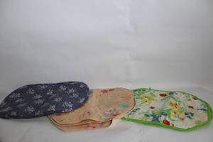 lot 80 image: Set of 3 Floral Quilted Placemats