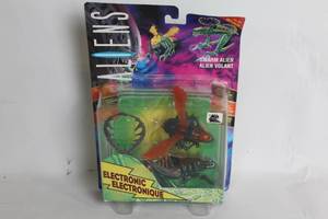 lot A-88 image: Aliens Swarm Alien Action Figure - Electronic