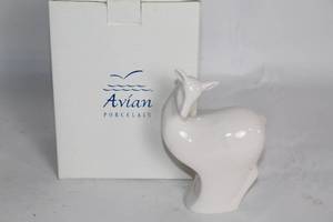 lot 97 image: Avian Porcelain Deer Figurine - 1998 Enesco Seagull