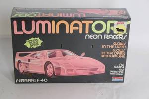 lot 140 image: Luminators Neon Racers Ferrari F-40 Model Kit