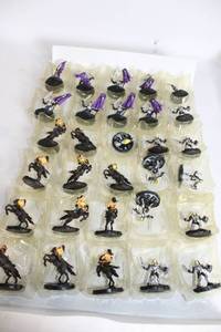 lot 151 image: Collection of HeroClix Miniatures in Blister Packaging - 24 Pieces