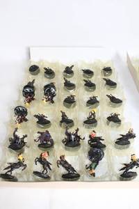 lot 152 image: Collection of 30 HeroClix Figurines