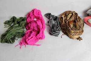 lot 194 image: Collection of 4 Fashion Scarves in Varied Patterns