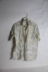 lot 204 image: Tybee Island Clothing Company Abstract Pattern Short Sleeve Shirt - Size M