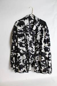 lot 206 image: XXL Black and White Camouflage Fleece Jacket