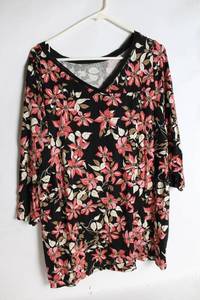 lot 210 image: Floral Black and Red Womens Blouse