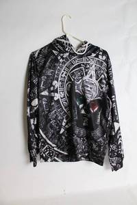 lot 213 image: Aztec-Inspired Hoodie with Eye-Catching Design - Size L