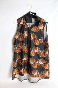 lot 225 image: Floral Sleeveless Button-Down Top with High Collar