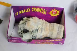 lot 234 image: Creepy Crawling Hand Animatronic Halloween Prop