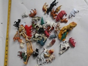 lot 267 image: Collection of 34 Plastic Animal Figurines