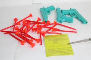 lot 310 image: Toy Shooting Game Set with 3 Toy Guns and 18 Suction Darts