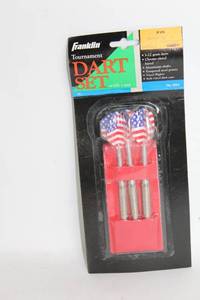 lot 316 image: Franklin Tournament Dart Set with American Flag Flights
