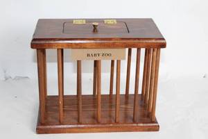 lot 323 image: Vintage Wooden Baby Zoo Chamber Accessory Holder