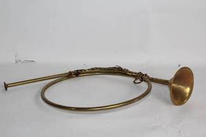 lot 326 image: Vintage Brass Hunting Horn with Decorative Cord