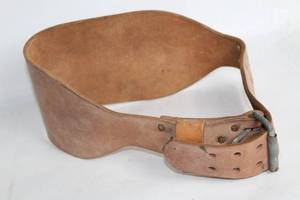 lot 328 image: Vintage Leather Weightlifting Belt with Metal Buckle
