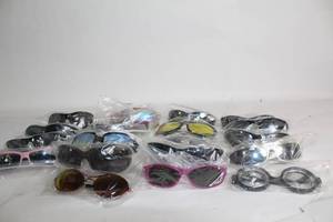 lot 332 image: Lot of 15 Assorted Sunglasses - Various Styles and Colors