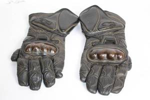 lot 397 image: Pre-Owned Motorcycle Racing Gloves with Carbon Knuckle Protection