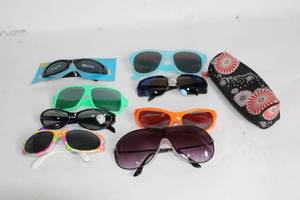 lot 400 image: Collection of 6 Sunglasses with Protective Case