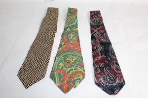 lot 405 image: Set of 3 Vintage Silk Ties by Raphael, Frat. Pachucki & Ketch
