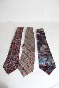 lot 406 image: Set of 3 Designer Ties - Egon Von Furstenberg, Ron Chereskin, Oscar de la Renta